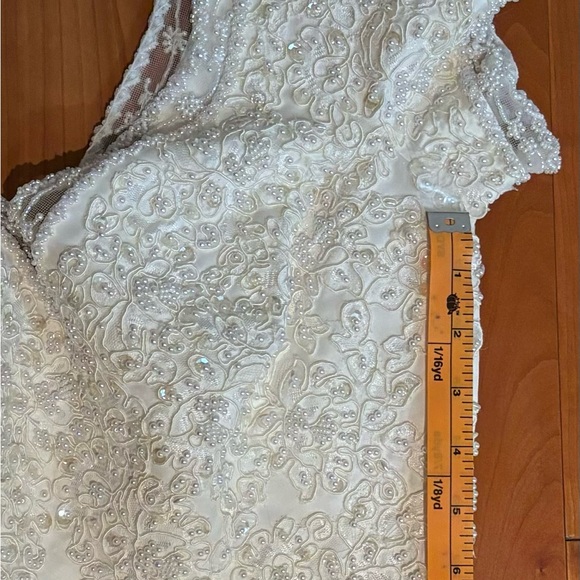 Off white bridal gown, never altered with matching tiara and matching veil. - Picture 10 of 12